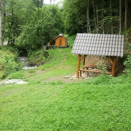 V Gorakh Деревянный коттедж Изки