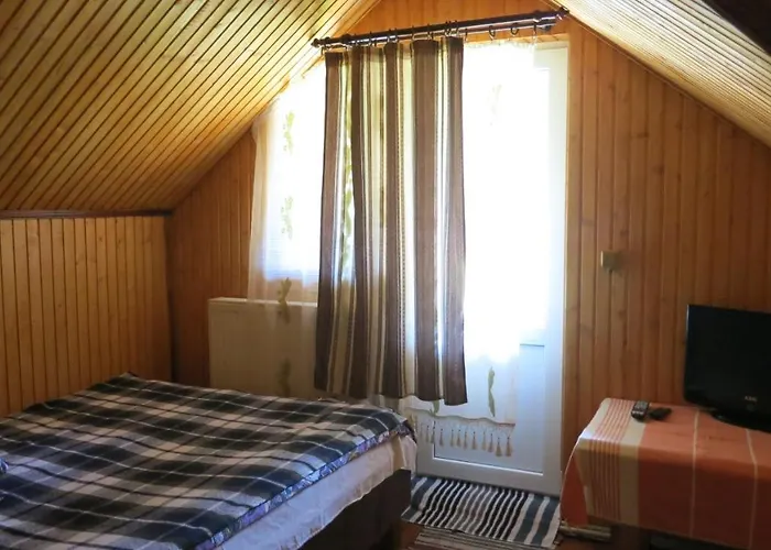 V Gorakh Lodge *
